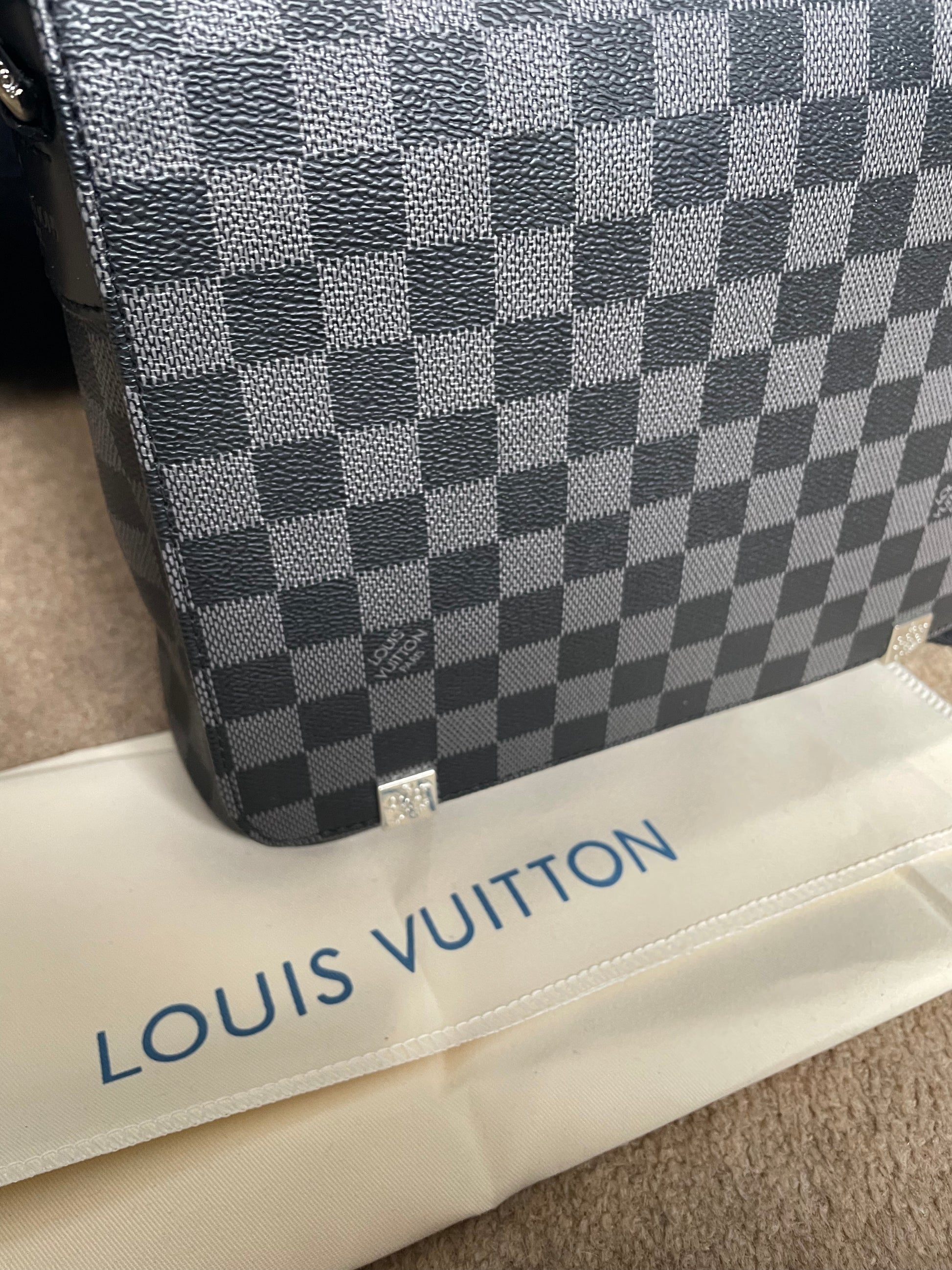 Louis Vuitton DISTRICT PM